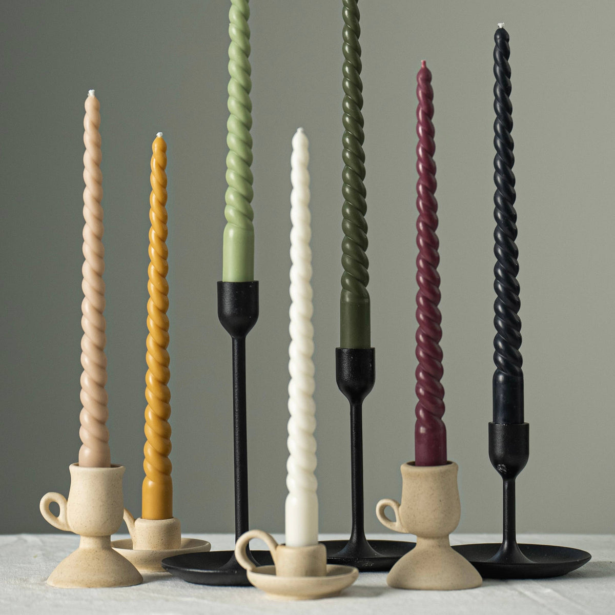 Ensemble de bougies torsadées