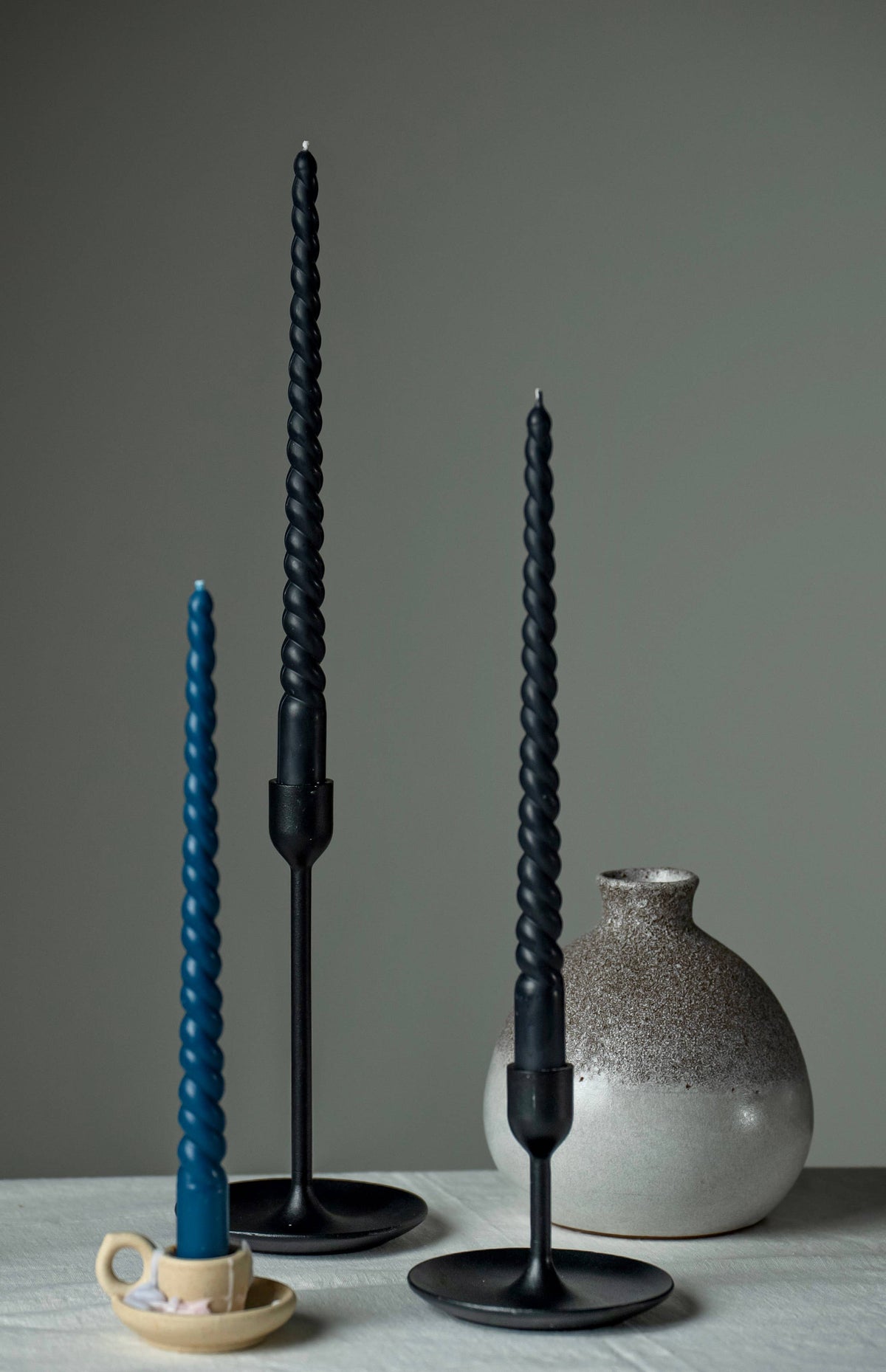 Ensemble de bougies torsadées