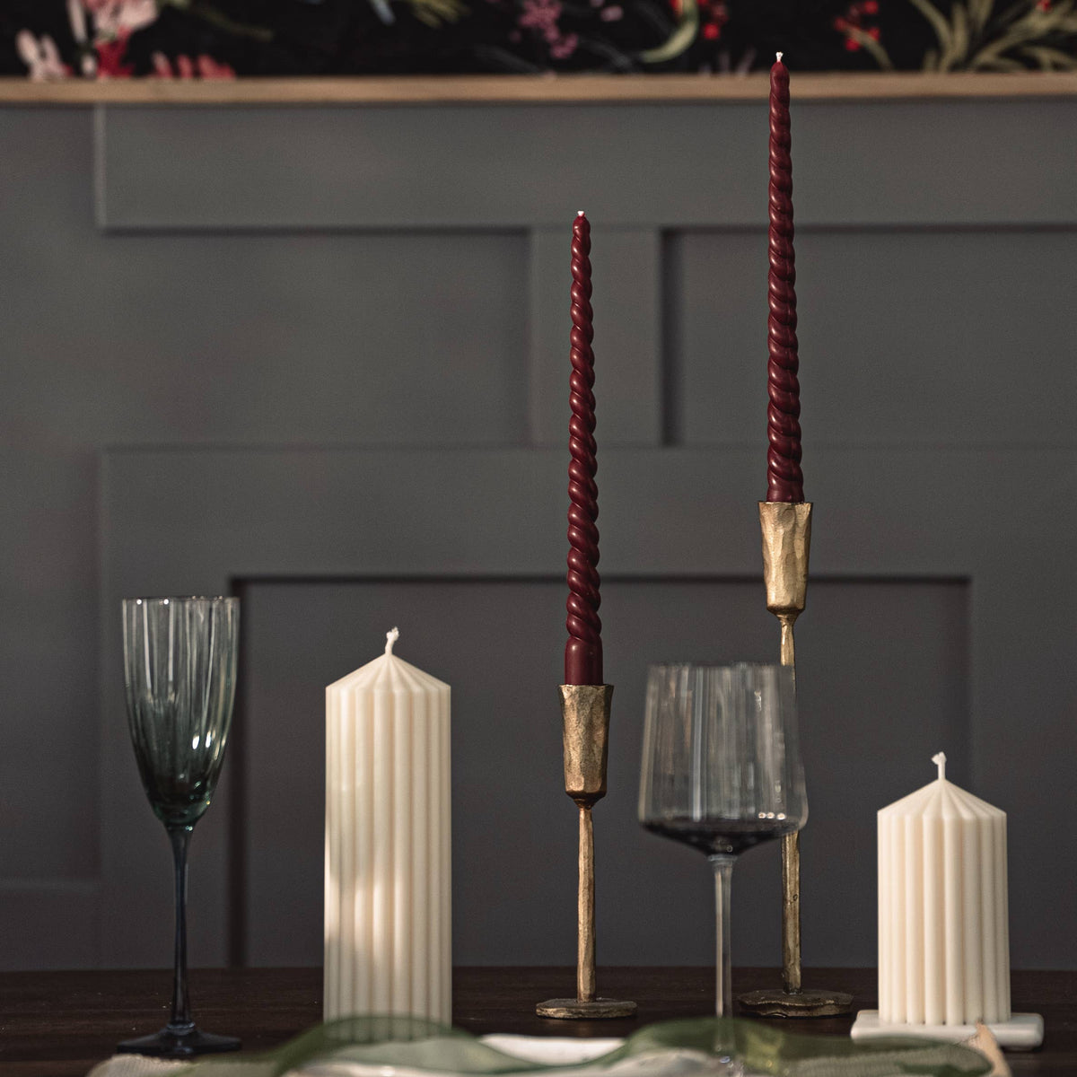 Ensemble de bougies torsadées