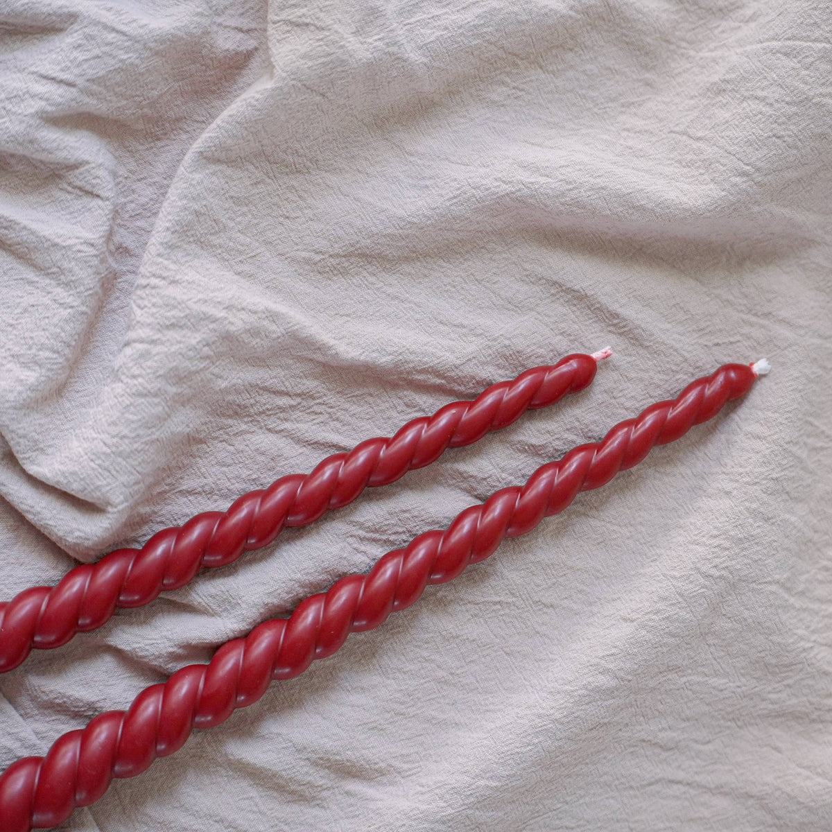 Ensemble de bougies torsadées